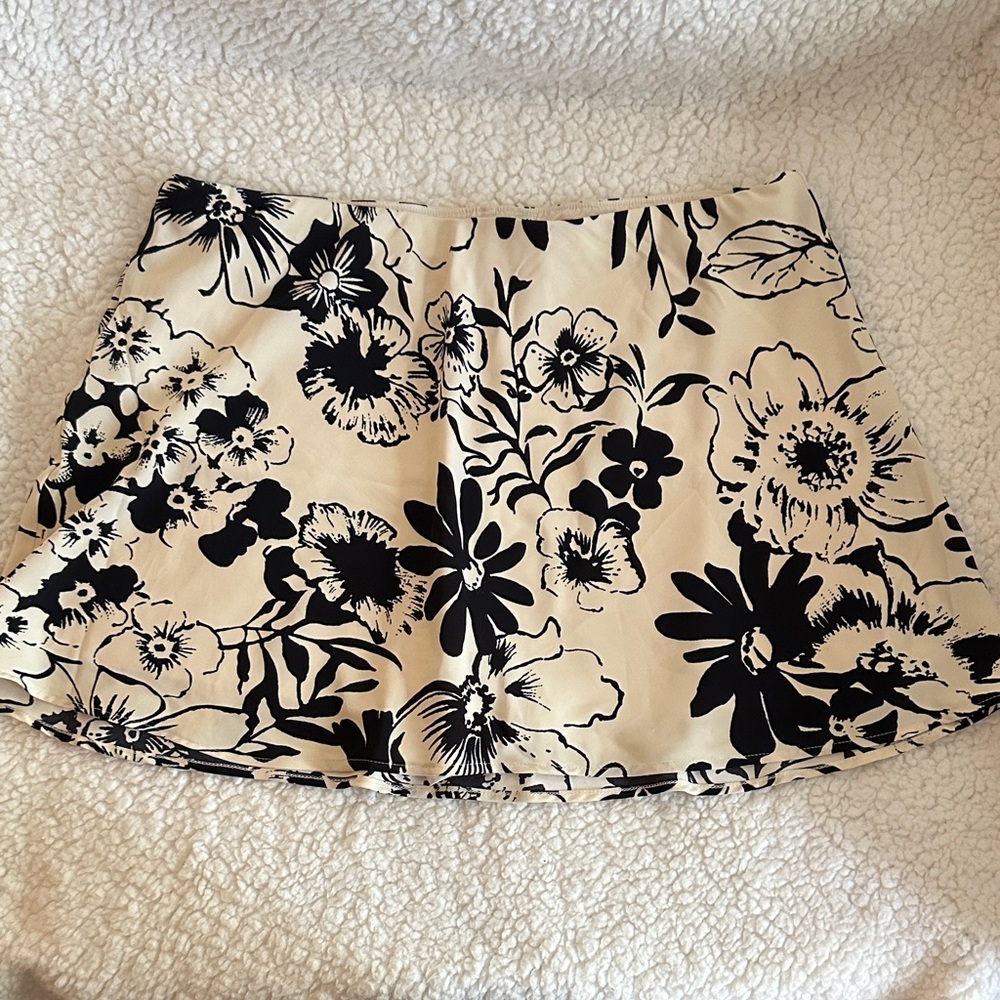 Abercrombie & Fitch Black and Cream Skirt